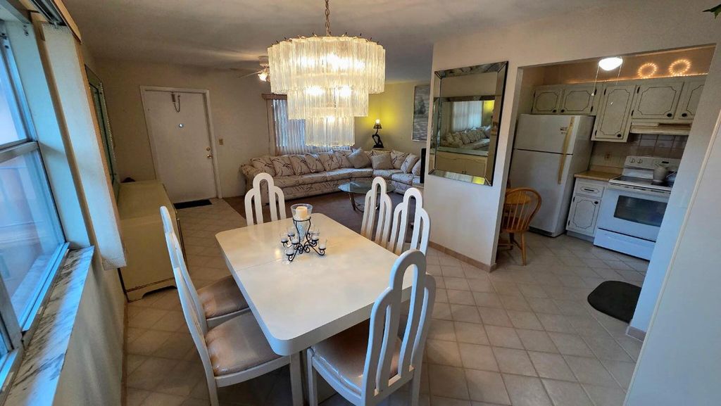 Image 8 of property listing at 558 Saxony L, Delray Beach, FL 33446