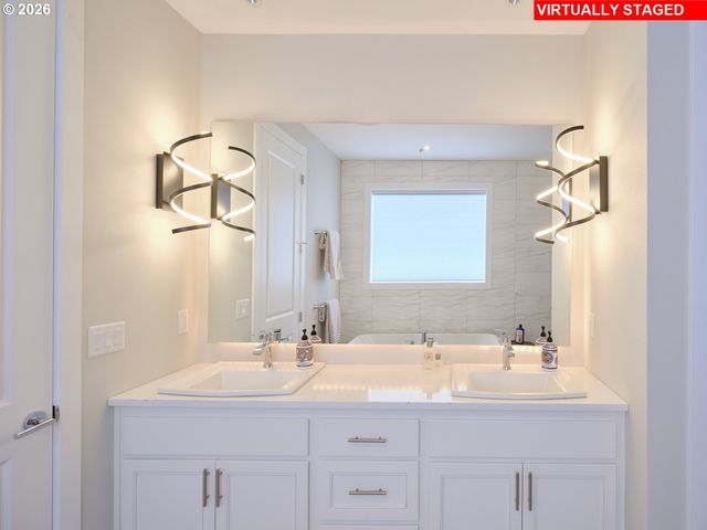 130 ANNABELLE St, Castle Rock, WA 98611
