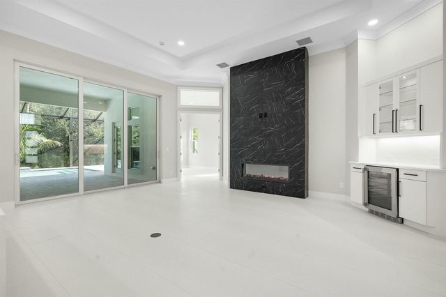 204 Strand Square, Vero Beach, FL 32963