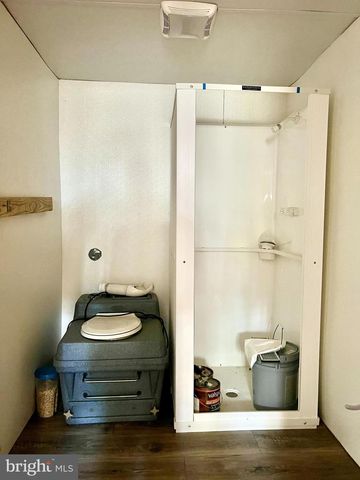 407 WOODLAWN DRIVE, Breezewood, PA 15533