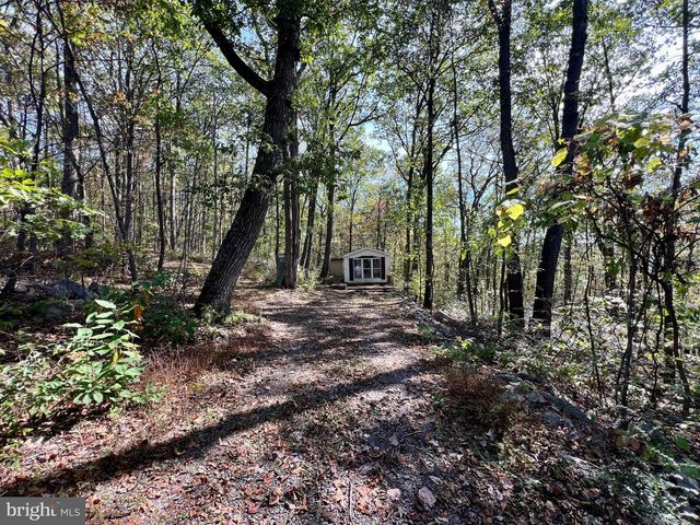 407 WOODLAWN DRIVE, Breezewood, PA 15533