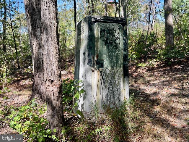 407 WOODLAWN DRIVE, Breezewood, PA 15533