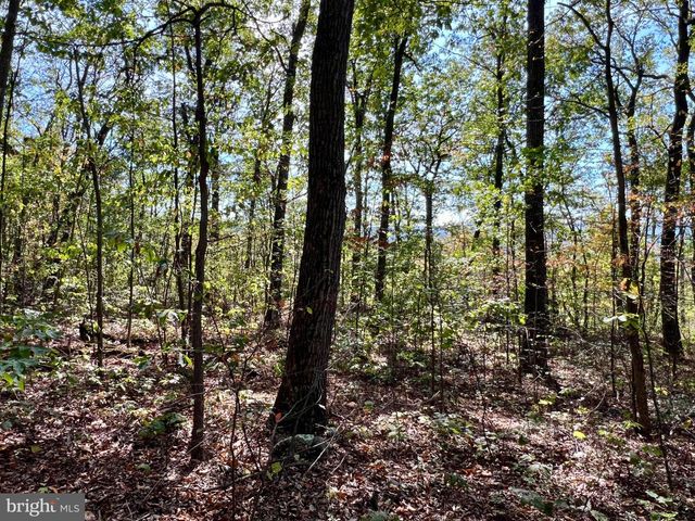 407 WOODLAWN DRIVE, Breezewood, PA 15533