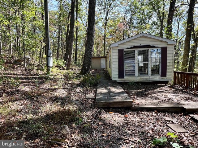 407 WOODLAWN DRIVE, Breezewood, PA 15533