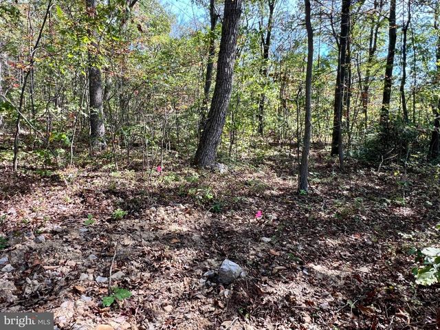 407 WOODLAWN DRIVE, Breezewood, PA 15533