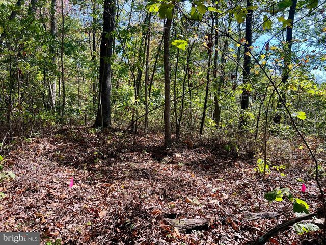 407 WOODLAWN DRIVE, Breezewood, PA 15533