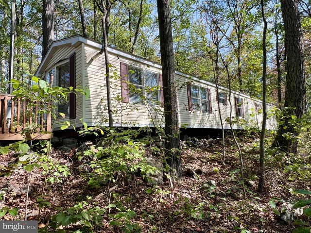 407 WOODLAWN DRIVE, Breezewood, PA 15533