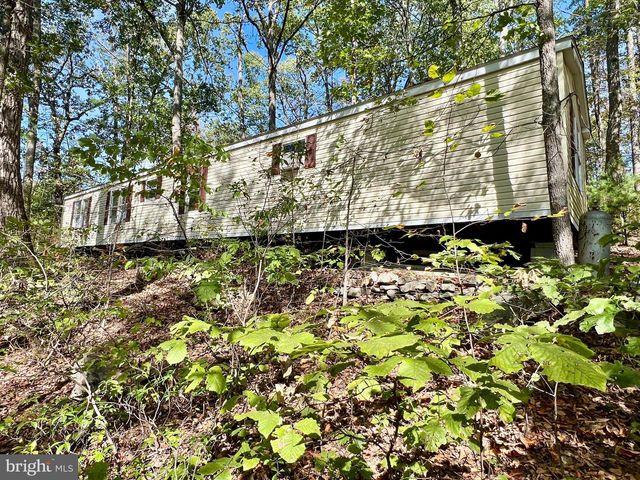 407 WOODLAWN DRIVE, Breezewood, PA 15533