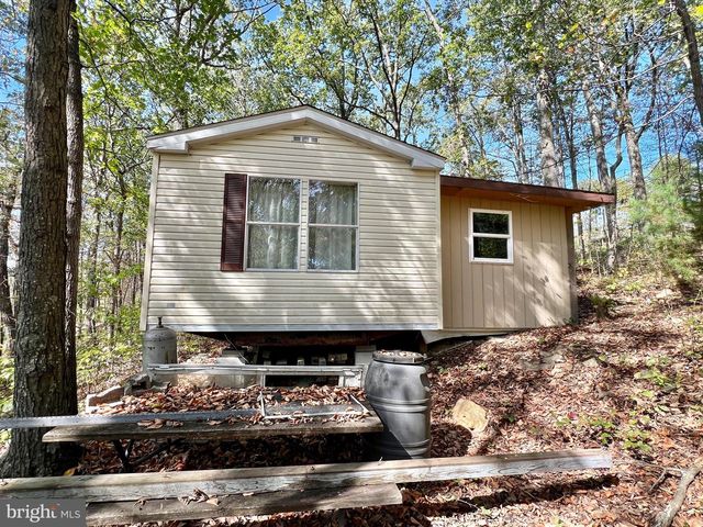 407 WOODLAWN DRIVE, Breezewood, PA 15533