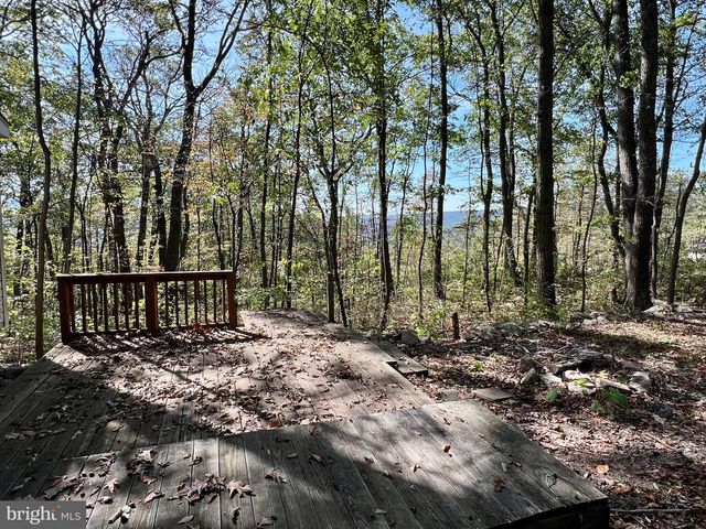 407 WOODLAWN DRIVE, Breezewood, PA 15533