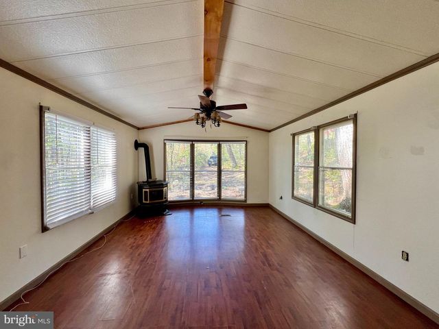 407 WOODLAWN DRIVE, Breezewood, PA 15533