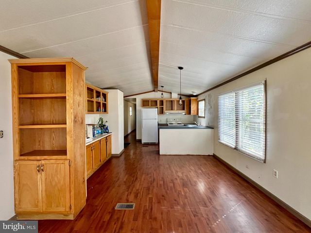 407 WOODLAWN DRIVE, Breezewood, PA 15533