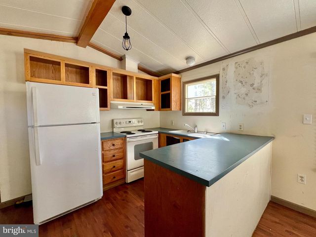 407 WOODLAWN DRIVE, Breezewood, PA 15533