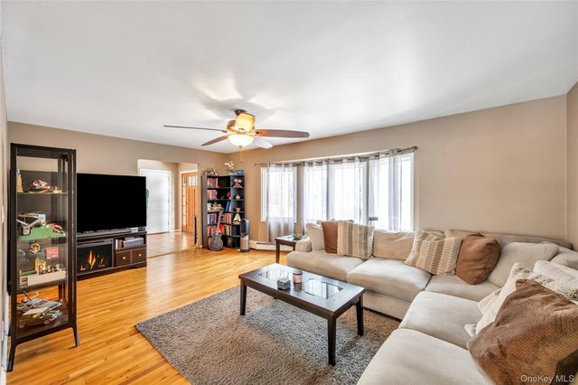 132 Midwood Avenue, Nesconset, NY 11767