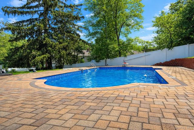 132 Midwood Avenue, Nesconset, NY 11767