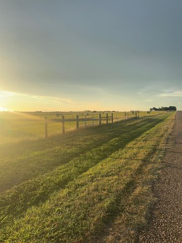 8038 Ohnheiser Kaase RD, La Grange, TX 78945