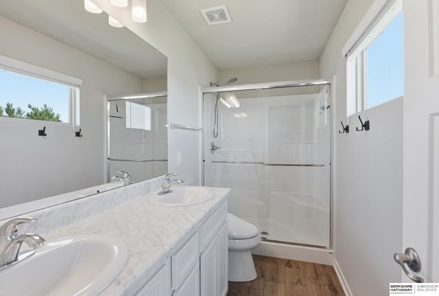 7716 N 147th Avenue Circle, Bennington, NE 68007