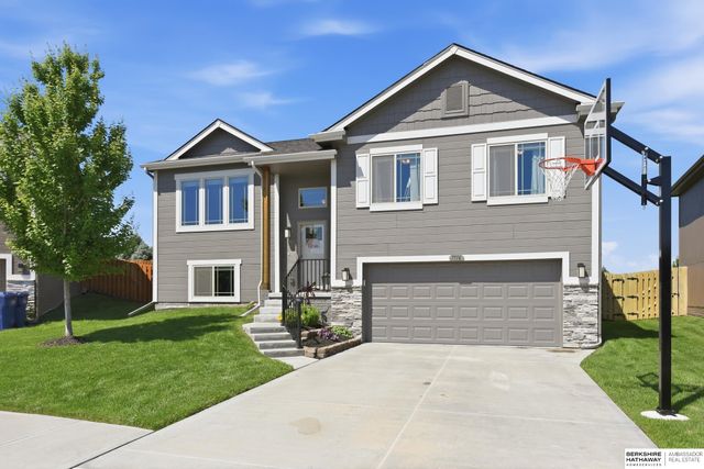 7716 N 147th Avenue Circle, Bennington, NE 68007