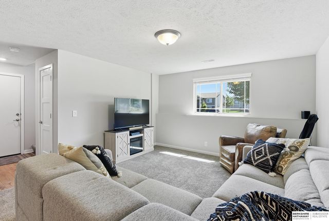 7716 N 147th Avenue Circle, Bennington, NE 68007