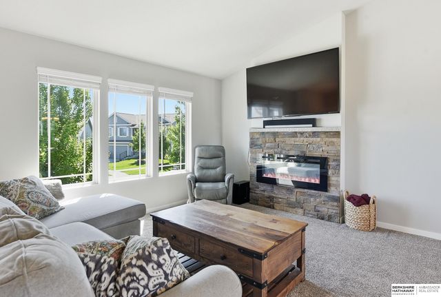 7716 N 147th Avenue Circle, Bennington, NE 68007