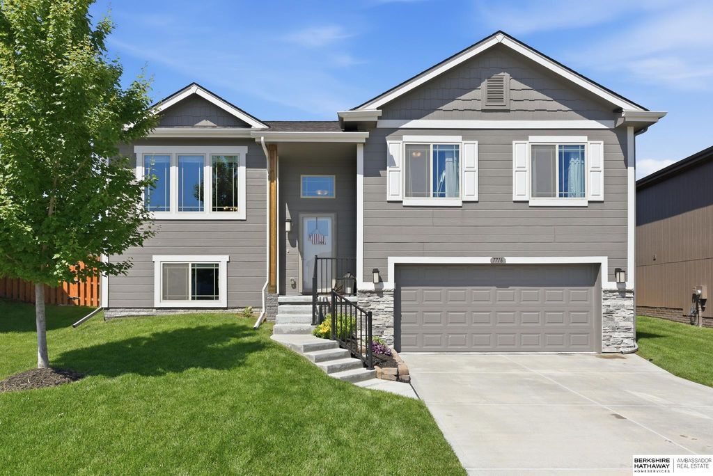 7716 N 147th Avenue Circle, Bennington, NE 68007