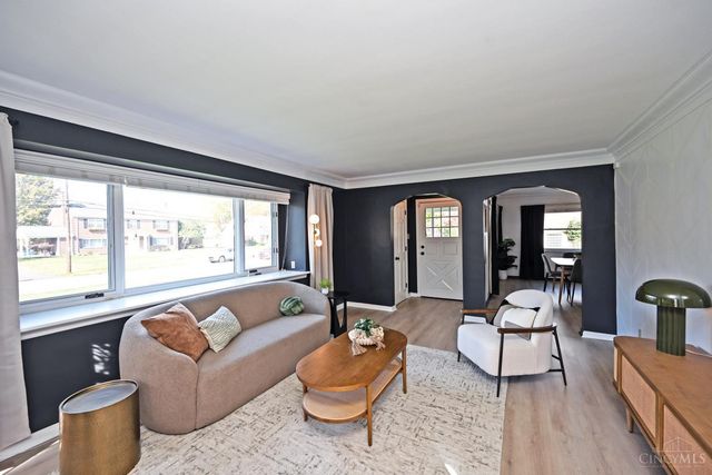 8040 Sagamore Drive, Amberley, OH 45236