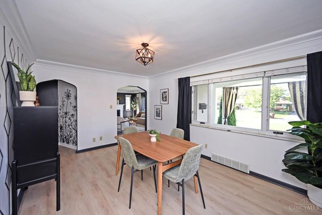 8040 Sagamore Drive, Amberley, OH 45236