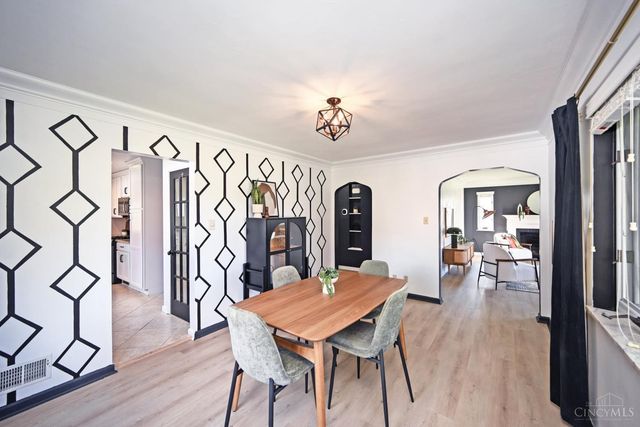 8040 Sagamore Drive, Amberley, OH 45236