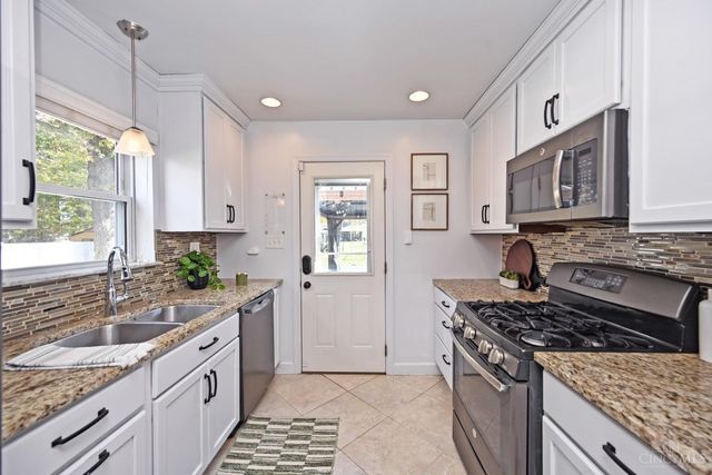 8040 Sagamore Drive, Amberley, OH 45236