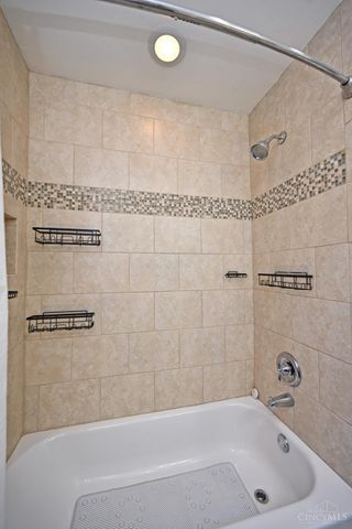 8040 Sagamore Drive, Amberley, OH 45236