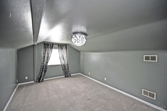 8040 Sagamore Drive, Amberley, OH 45236