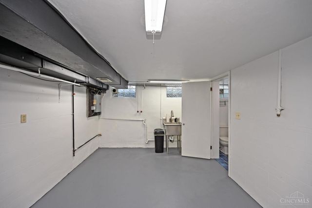 8040 Sagamore Drive, Amberley, OH 45236