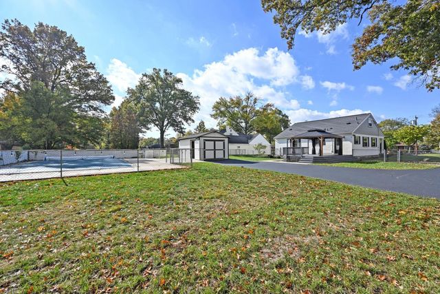 8040 Sagamore Drive, Amberley, OH 45236