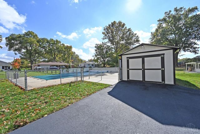 8040 Sagamore Drive, Amberley, OH 45236