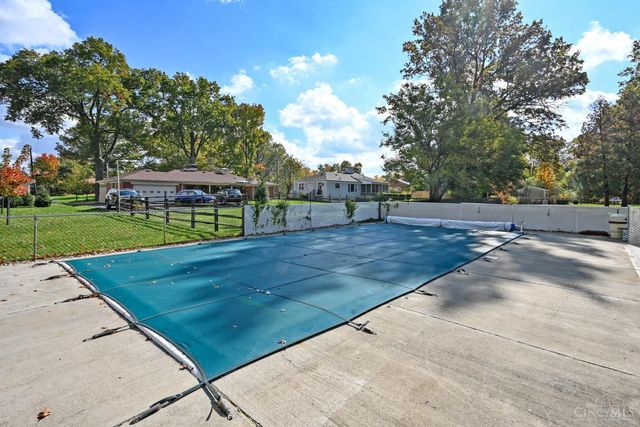 8040 Sagamore Drive, Amberley, OH 45236