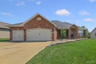140 Stonebridge Bluff Drive, Maryville, IL 62062