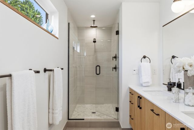 3648 B Greenwood Avenue N, Seattle, WA 98103