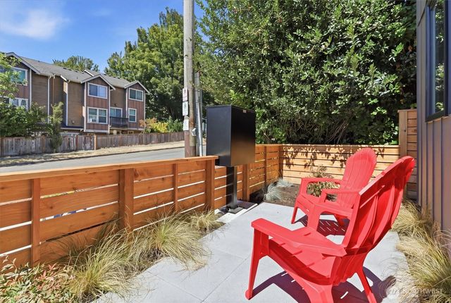3648 B Greenwood Avenue N, Seattle, WA 98103