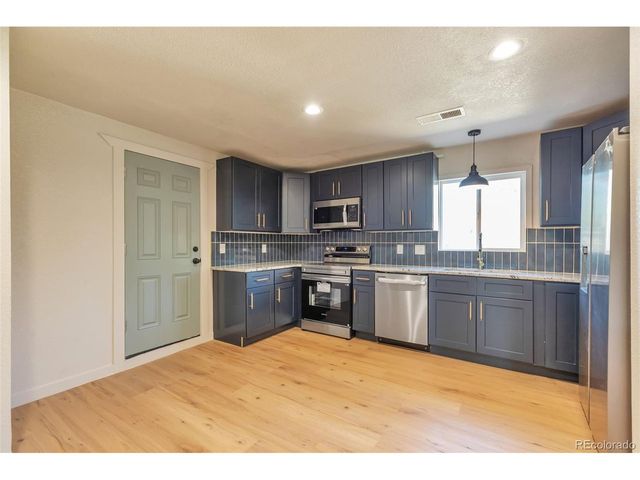 815 Zion St, Aurora, CO 80011