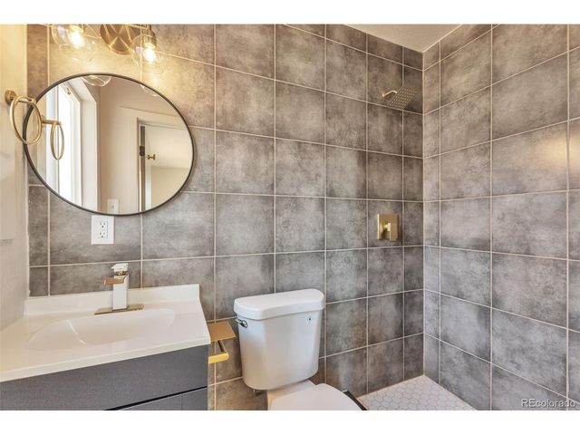 815 Zion St, Aurora, CO 80011