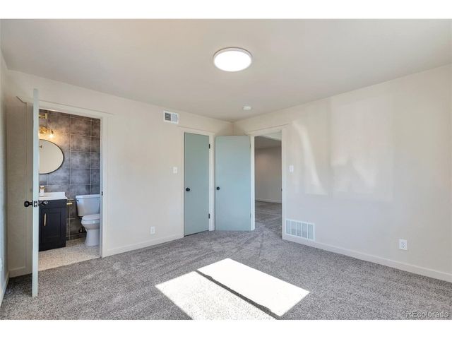 815 Zion St, Aurora, CO 80011