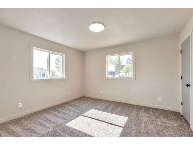 815 Zion St, Aurora, CO 80011