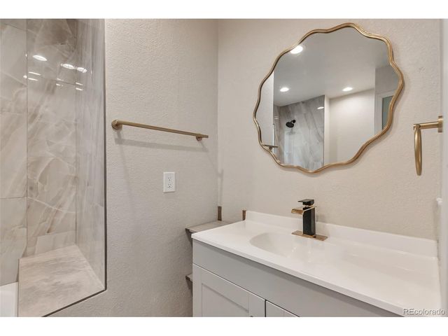 815 Zion St, Aurora, CO 80011