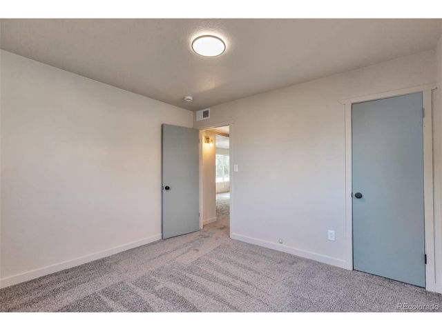 815 Zion St, Aurora, CO 80011
