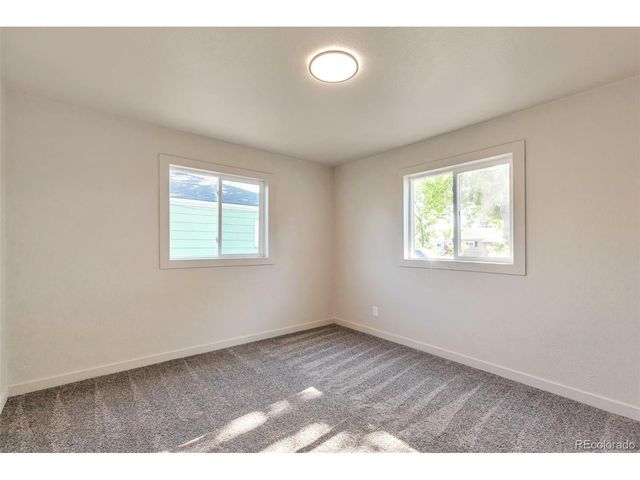 815 Zion St, Aurora, CO 80011