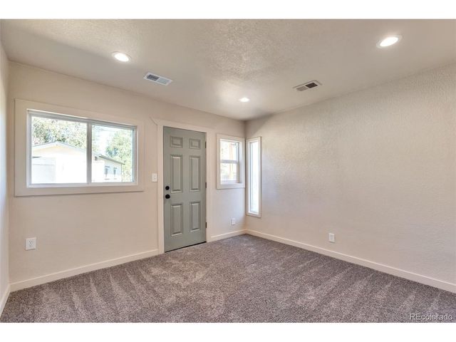 815 Zion St, Aurora, CO 80011