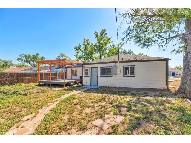 815 Zion St, Aurora, CO 80011