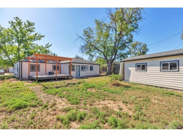 815 Zion St, Aurora, CO 80011