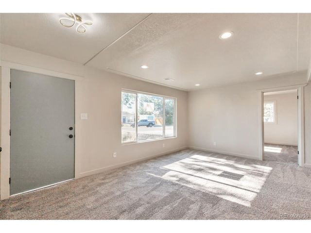 815 Zion St, Aurora, CO 80011