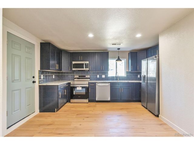 815 Zion St, Aurora, CO 80011